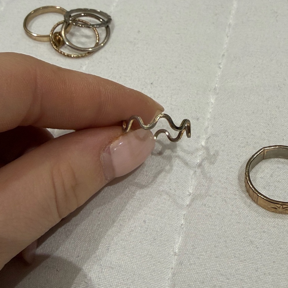 Elegant Gold Wave Ring